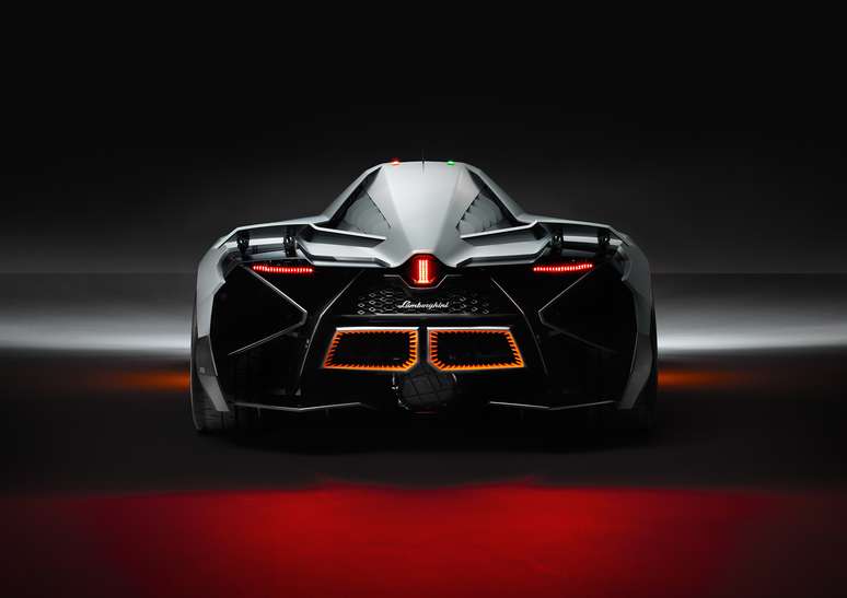 Em comemoração aos 50 anos da marca, a Lamborghini apresentou durante um jantar de gala seu novo conceito, batizado de Egoista