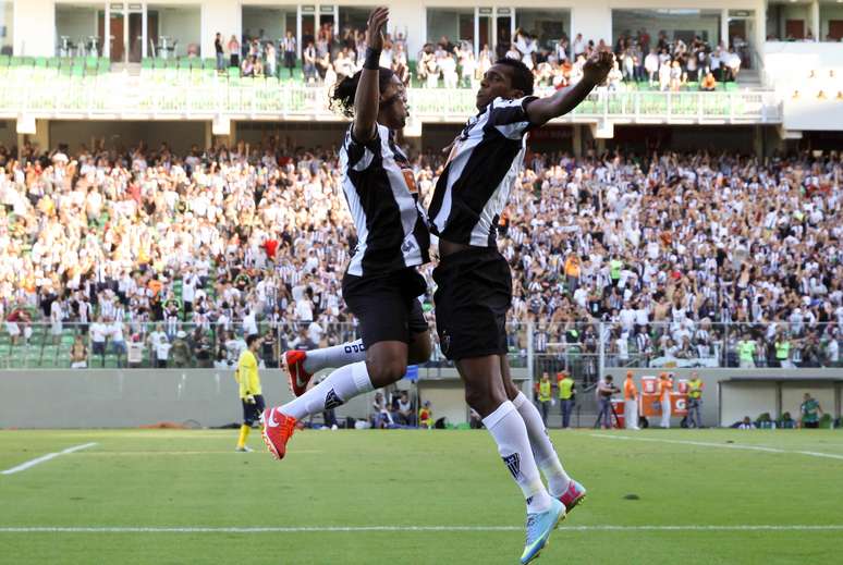 <p>"Esquecido" por Felipão, Ronaldinho ainda pensa em jogar Copa do Mundo</p>