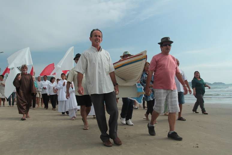 <p>Missa realizada por pescadores, moradores e turistas no último domingo em Bombinhas, na região do Vale do Itajaí (SC) celebrou início da pesca de tainha</p>