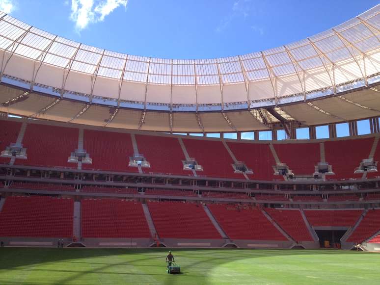 <p>Estádio Nacional Mané Garrincha, em Brasília, chega à reta final das obras</p>