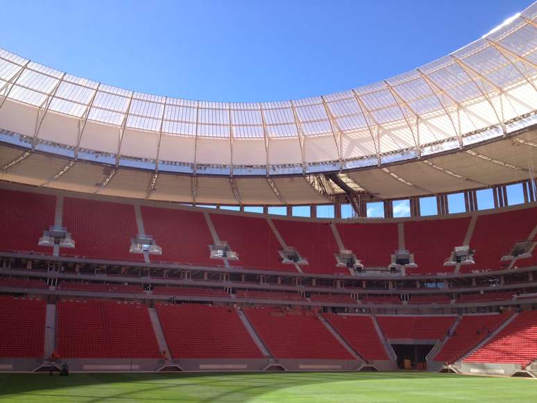 14/05 - Obras do estádio do DF ganharam elogios de secretário-geral da Fifa, Jérôme Valcke