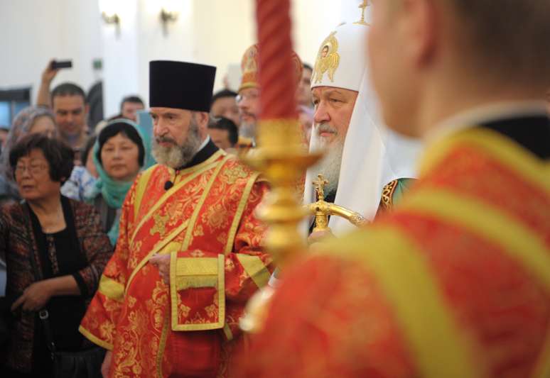 Patriarca da Igreja Ortodoxa Russa Kiril celebra missa em uma catedral em Xangai,
