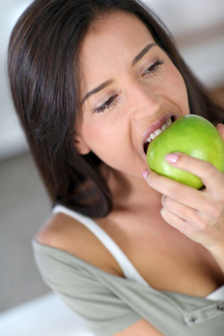 Hábitos diários podem ajudar a manter o fluxo salivar normal. Táticas como mastigar bem os alimentos, comer maçã e pêra, optar por sucos de frutas e alimentos azedos ajudam bastante, além de manter a higiene bucal em dia