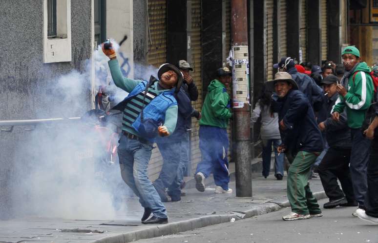 <p>Protestos convocados pela Central Operária Boliviana (COB) levam milhares às ruas</p>