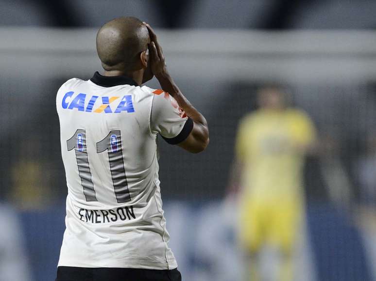 <p>Emerson lamenta erro em partida do Corinthians&nbsp;no Pacaembu</p>