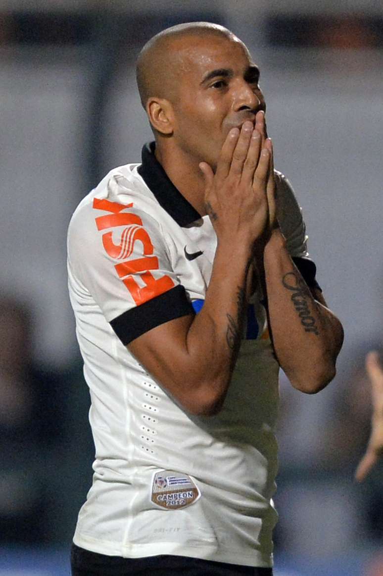 Emerson lamenta derrota parcial do Corinthians no primeiro tempo