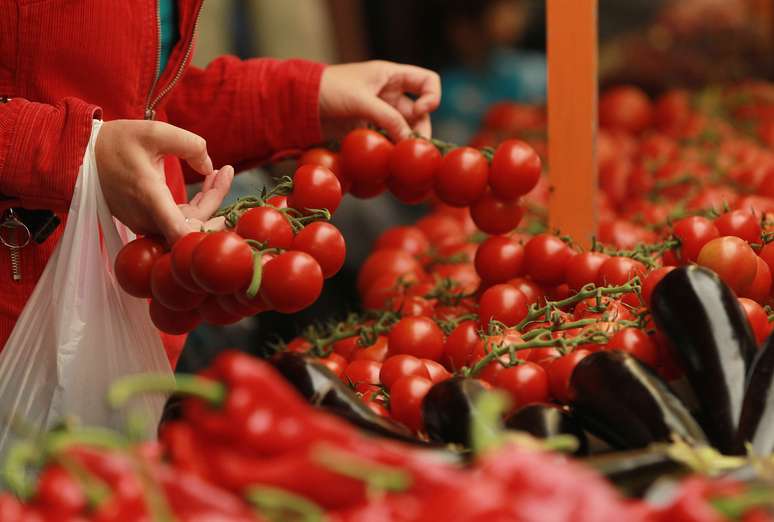 Preço do tomate subiu 17,9% em abril, segundo o IBGE