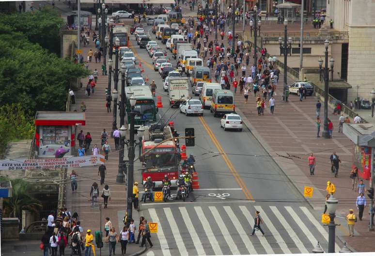 Perueiros estacionaram em frente à prefeitura de São Paulo, no centro da cidade