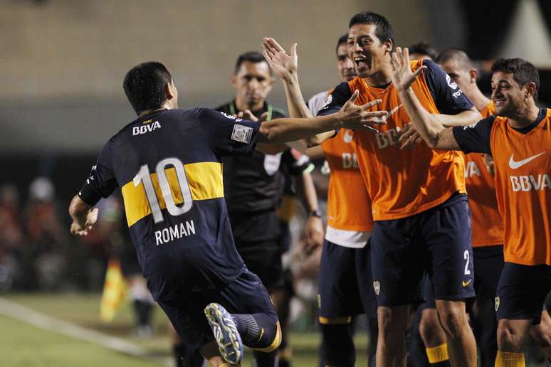 Riquelme faz festa com gol do Boca Juniors na etapa inicial