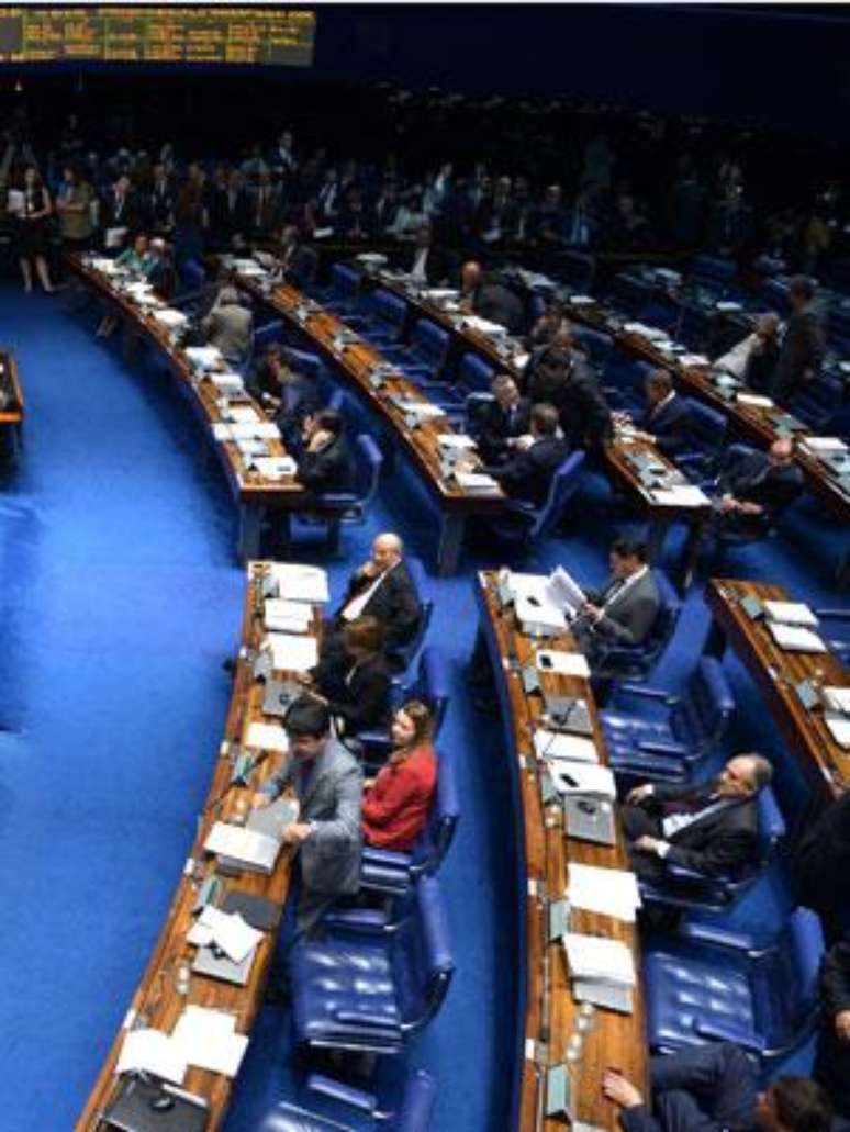 Senadores correm contra o tempo para aprovar MP dos Portos