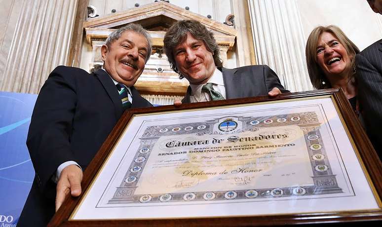 O vice-presidente argentino, Amado Boudou, homenageou Lula com a Menção Honrosa Domingo Faustino Sarmiento