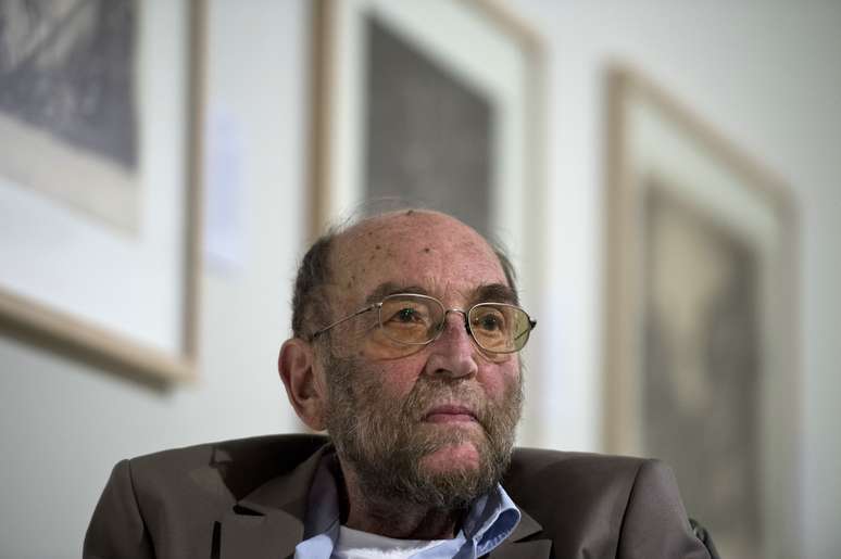 Escondido de seus captures, Fritta produziu outro trabalho, revelando o lado obscuro do lugar