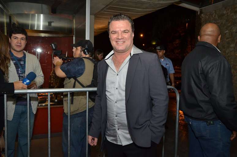 O elenco de 'Salve Jorge' se reuniu em uma churrascaria de Botafogo, zona sul do Rio de Janeiro, para assistir ao último capítulo da novela, nesta sexta-feira (17). Na foto, Adriano Garib