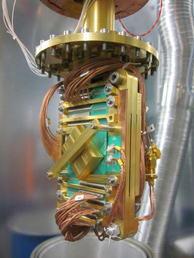 Chipset do D-Wave Two, computador quântico que o Google e a NASA colocarão em seu laboratório de inteligência artificial