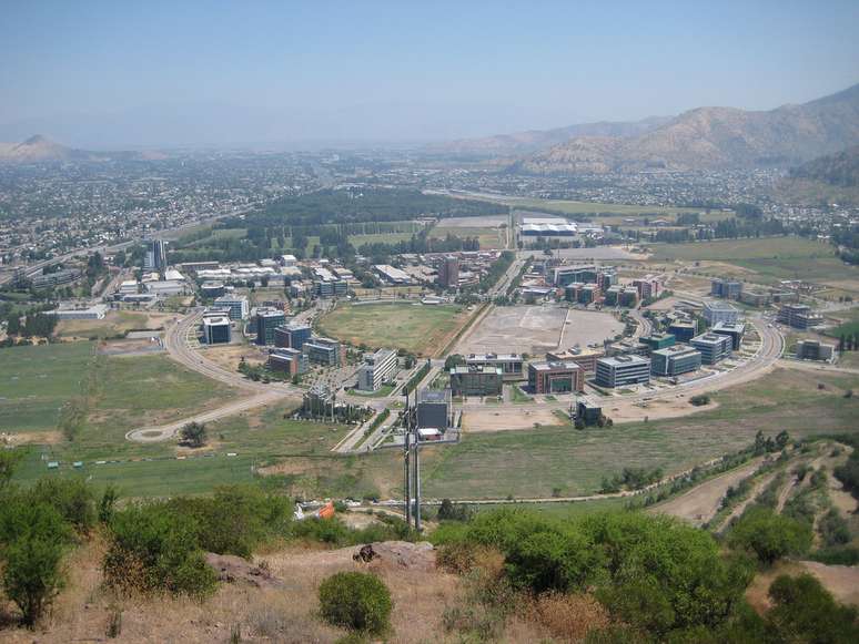 Vista aérea da Ciudad Empresarial, o mais moderno polo econômico de Santiago
