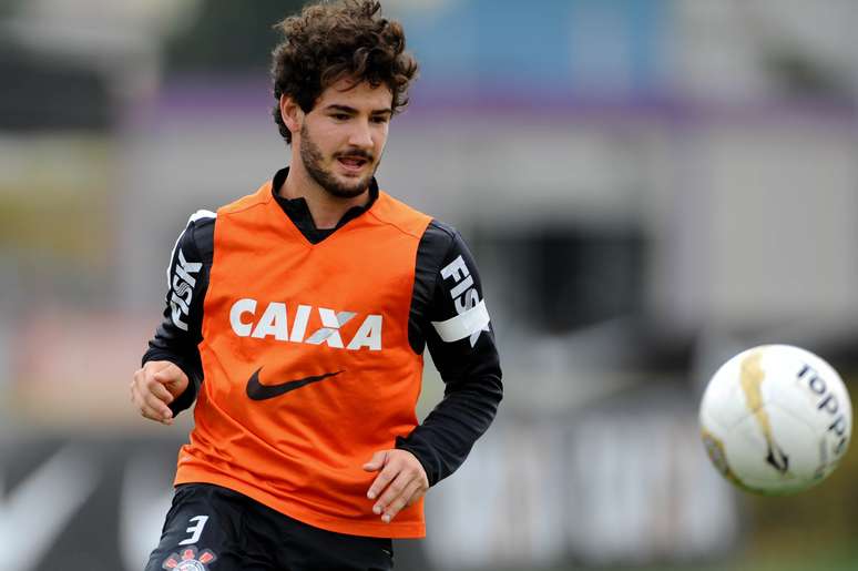 <p>Atacante Alexandre Pato treinou entre os reservas do Corinthians</p>