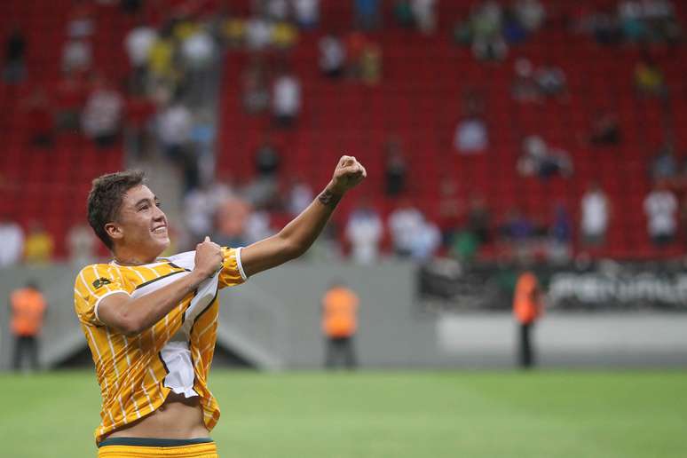 <p>Filho de Rom&aacute;rio fechou o placar no renovado Est&aacute;dio Nacional Man&eacute; Garrincha</p>