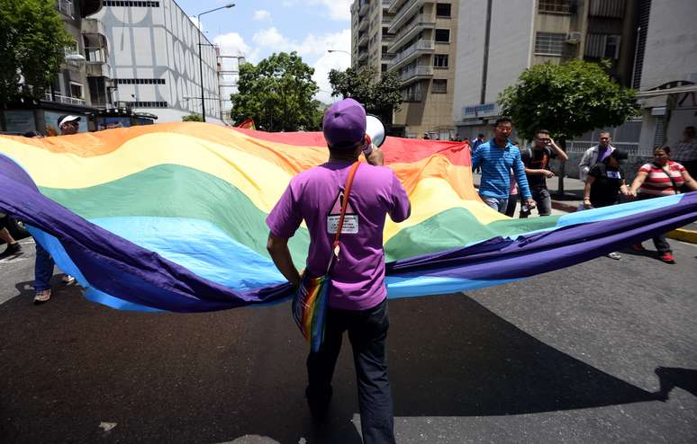 "Não à homofobia, sim à inclusão", gritavam os participantes da marcha que percorreu o centro de Caracas
