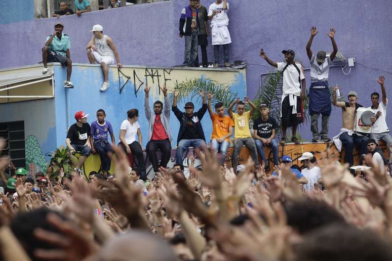 Criolo se apresentou no come&ccedil;o da tarde deste domingo (19), durante a 9&deg; Edi&ccedil;&atilde;o da Virada Cultural no Palco J&uacute;lio Prestes, em S&atilde;o Paulo 