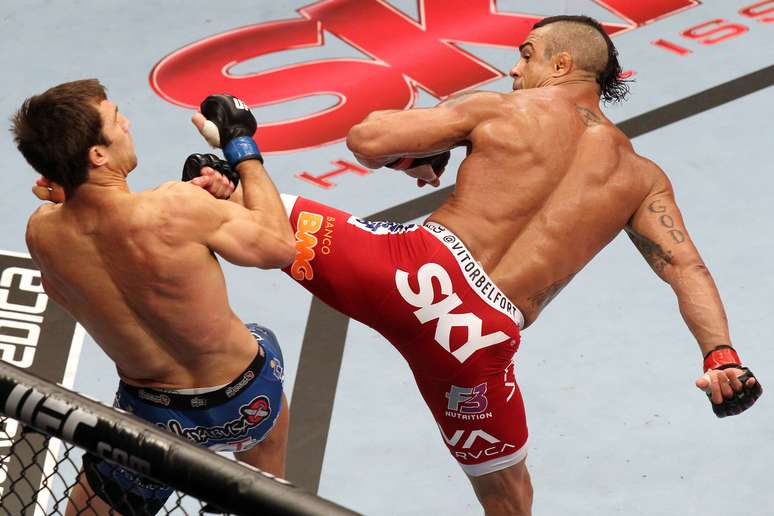<p>Vitor Belfort nocauteou Luke Rockhold em sua luta mais recente no UFC</p>