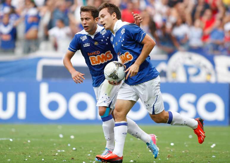 <p>Cruzeiro abriu 2 a 0 neste domingo, mas não conseguiu buscar o título</p>