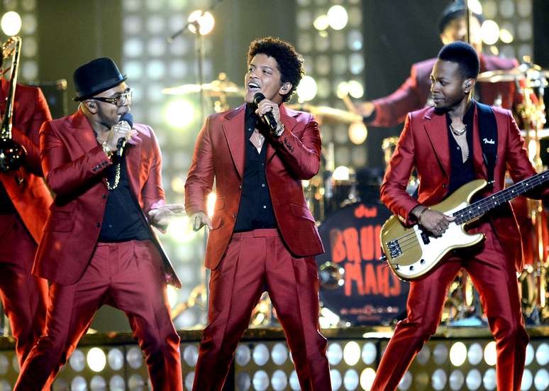 <p>Bruno Mars e sua banda, The Hooligans, se apresentarão no intervalo do Super Bowl, em 2 de fevereiro</p>