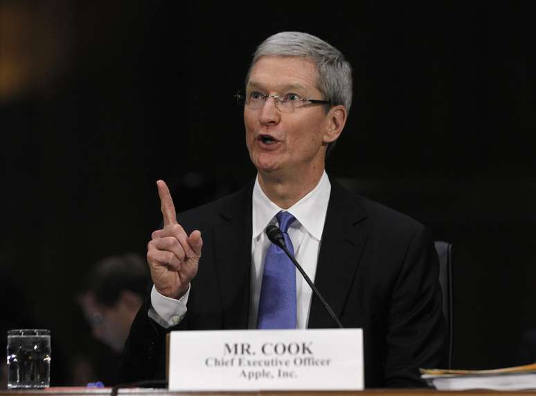 O CEO da Apple, Tim Cook, presta depoimento no Senado, após relatório acusar a empresa de deixar de pegar bilhões em impostos