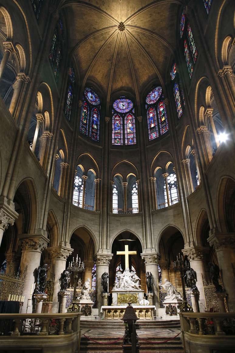 A catedral de Notre-Dame é um dos grandes monumentos turísticos da capital francesa