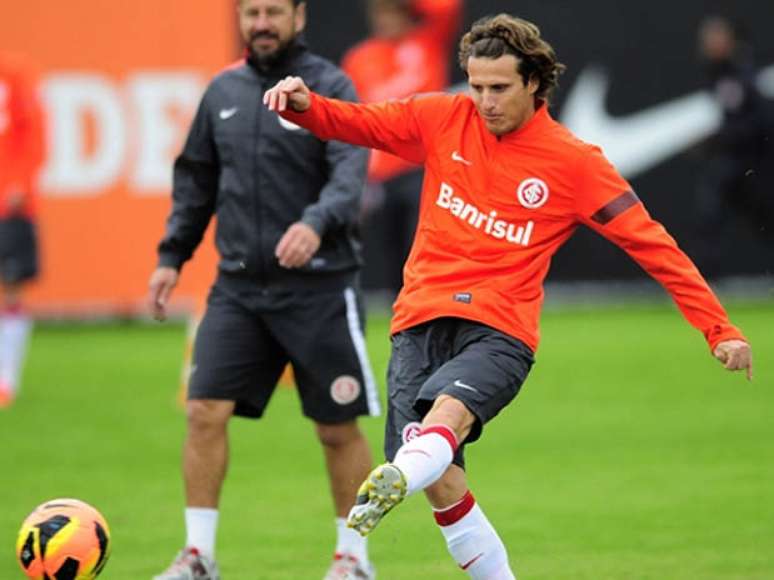 <p>Forlán estará em campo contra o Criciúma nesta quinta</p>