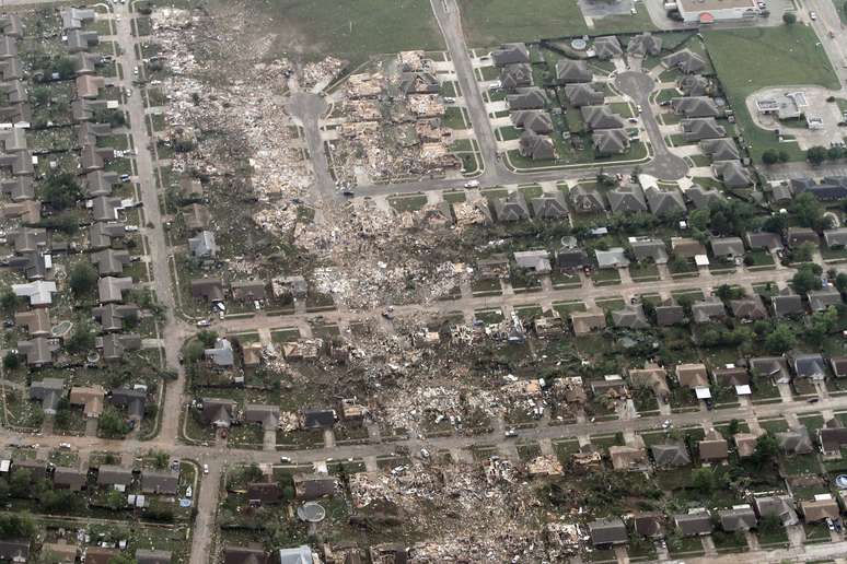 Imagem mostra o rastro do tornado em bairro de Moore