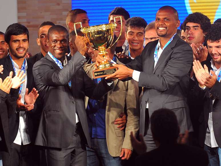 Em noite de premiação do futebol carioca, o Botafogo recebeu o troféu de campeão estadual e se destacou entre os melhores da competição; veja