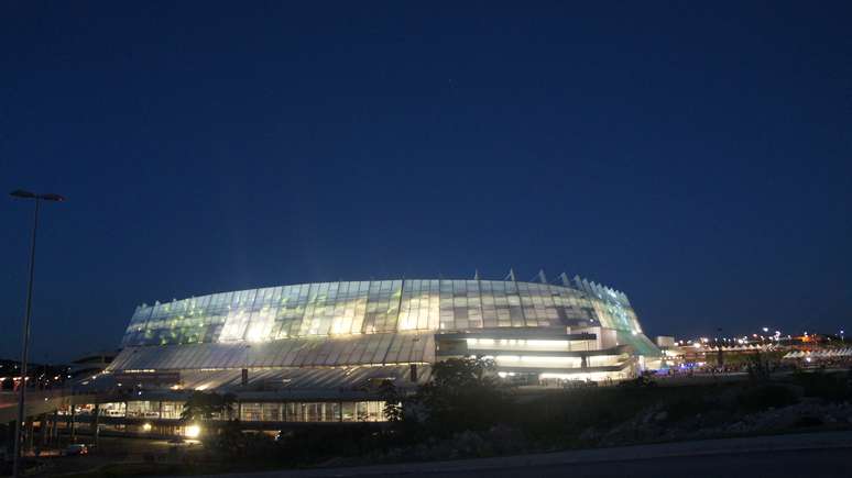 <p>Arena Pernambuco inaugurou usina solar fotovoltaica a fim de iluminar as instalações com a energia captada do sol</p>