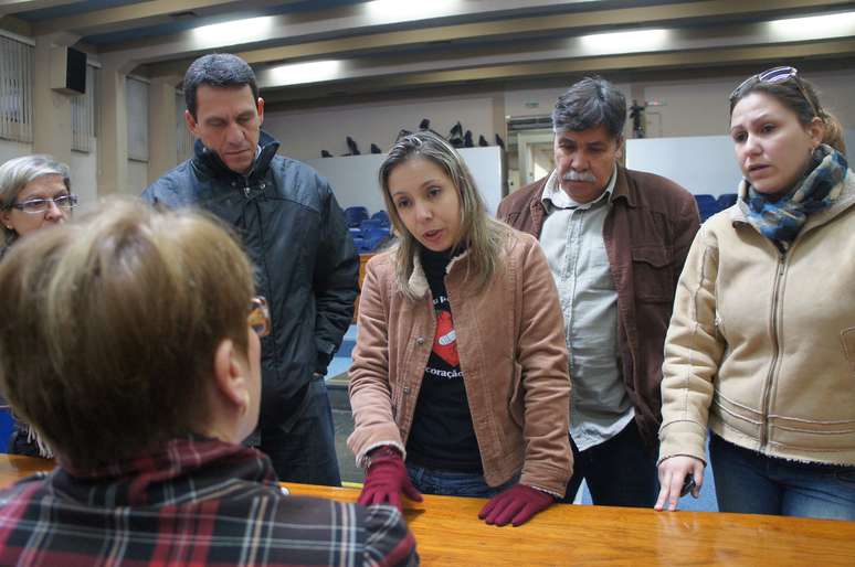 Na reunião da manhã desta quarta-feira, familiares de vítimas da tragédia pressionaram, mais uma vez, os integrantes da CPI para que sejam ouvidos os sócios da Boate Kiss