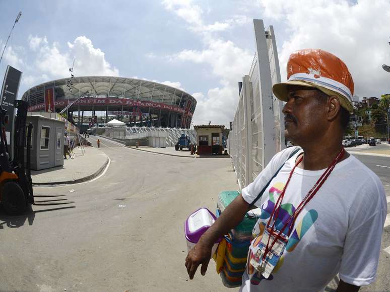 <p>Sorveteiro ganha a vida ao redor da Fonte Nova</p>
