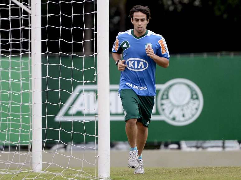 <p>Kleina quer que meia do Palmeiras volte aos treinos para partida contra o Oeste</p>