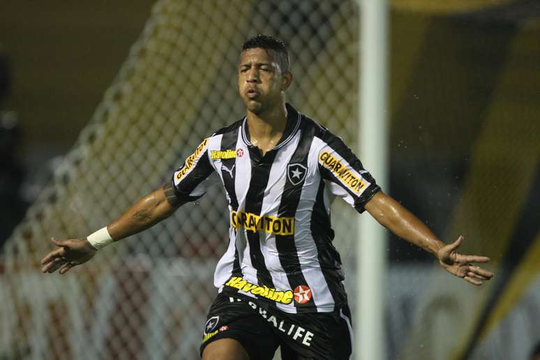 Antônio Carlos fez o primeiro gol do Botafogo contra o CRB
