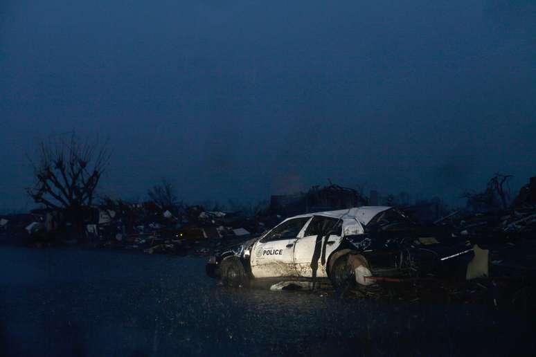 <p>&Aacute;rea atingida por tornado agora registra chuvas intensas</p>