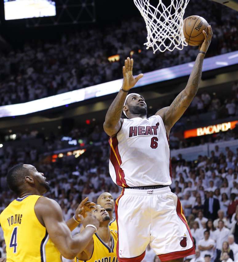 <p>LeBron James fez a cesta da vit&oacute;ria faltando 2s2 para o fim da prorroga&ccedil;&atilde;o</p>