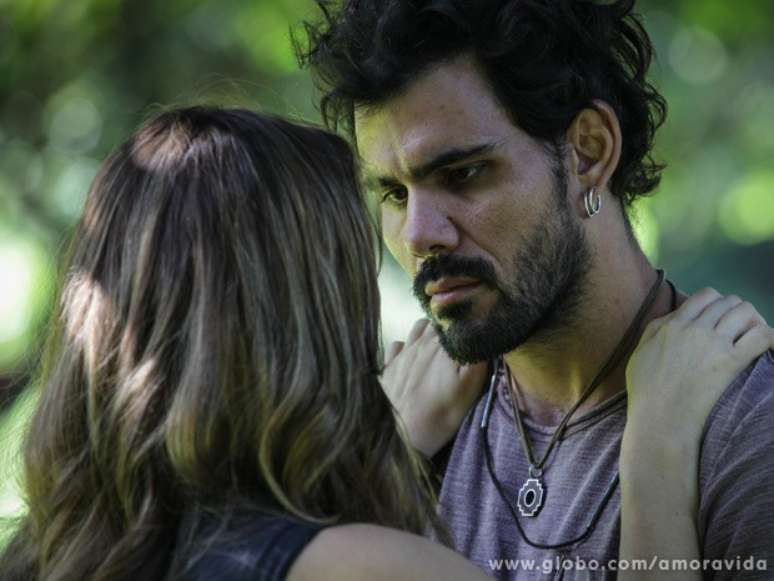 Paloma (Paolla Oliveira) termina a relação com Ninho (Juliano Cazarré) e diz que ele só fez promessas que nunca cumpriu