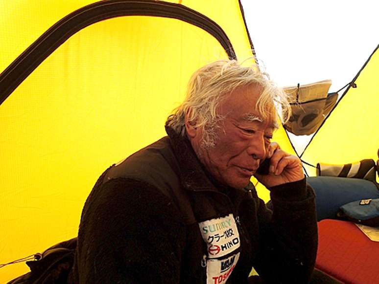 Yuchiro Miura se tornou o homem mais velho a chegar ao topo do Everest