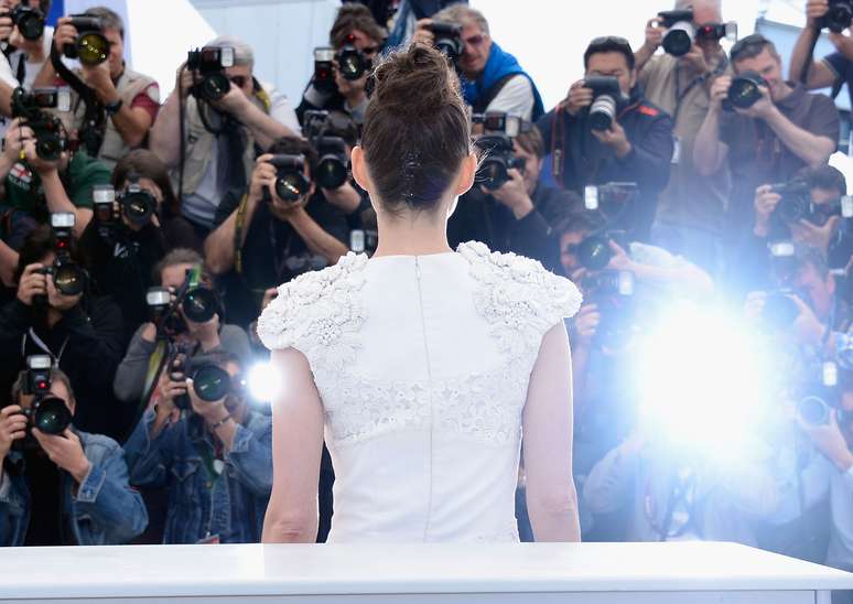 <p>O elenco do filme &#39;The Immigrant&#39; participou de uma sess&atilde;o de fotos nesta sexta-feira (24) no festival de cinema de Cannes. Entre os presentes estavam o atores Marion Cotillard e Jeremy Renner e o diretor James Gray</p>