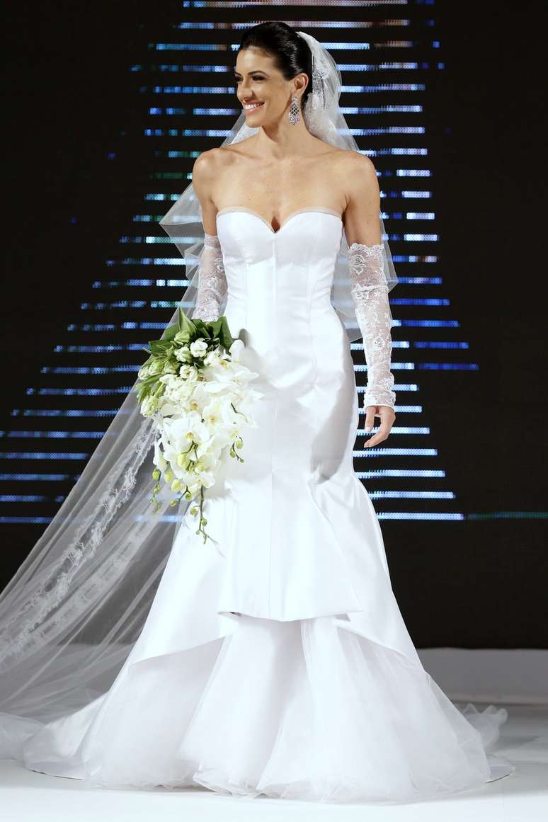 <p>Desfile de moda noiva da estilista Maria Virginia, durante o Luxo e Festa</p>