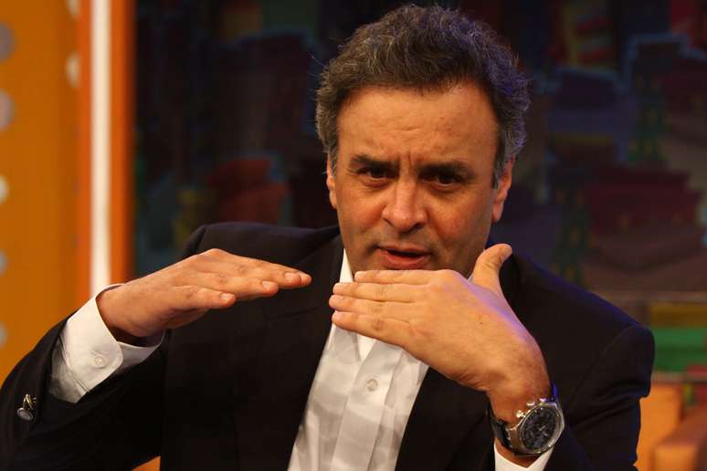 <p>O senador A&eacute;cio Neves (foto de arquivo): queda da aprova&ccedil;&atilde;o de Dilma indica desgaste geral da classe pol&iacute;tica brasileira</p>