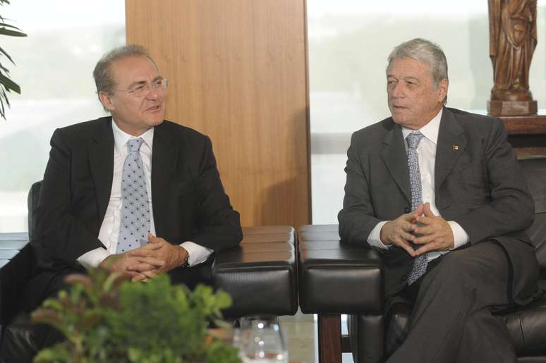 <p>Presidente da República em exercício, Renan Calheiros recebe o governador de Alagoas, Teotônio Vilela, no Planalto</p><p> </p>