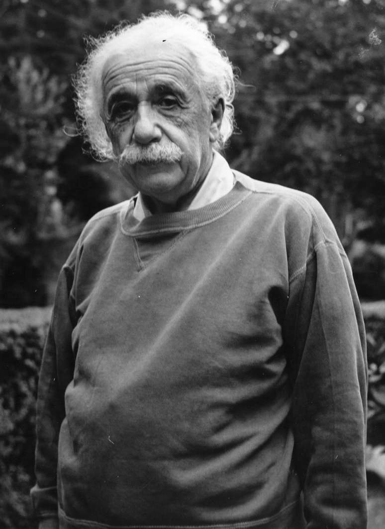 Nobel de Física, Albert Einstein tinha um QI estimado de 160. A média para a população (estimativa do Reino Unido) é de 100 pontos