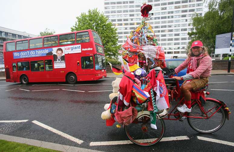 <p>Helmut Robers enfrentou uma distância de aproximadamente 546 km entre sua cidade, Mümster, na Alemanha, até Wembley</p>