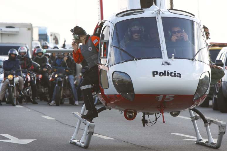 <p>Helicóptero Águia da Polícia Militar chegou a ser acionado, mas o socorro foi feito por uma ambulância dos bombeiros</p>