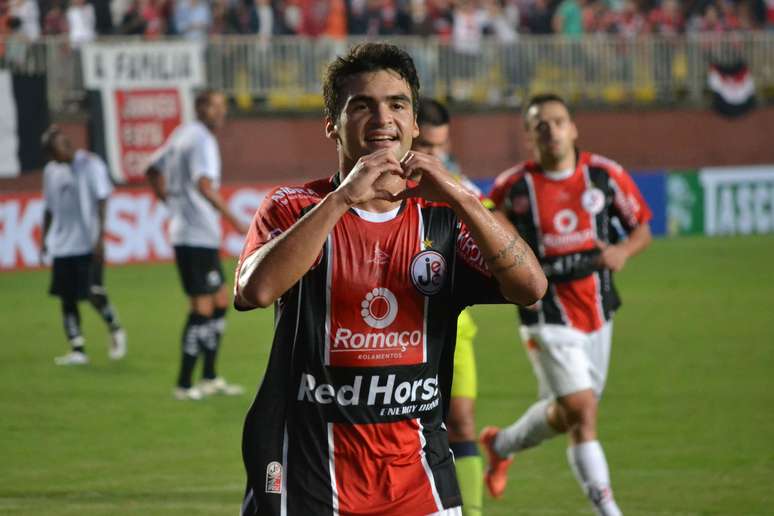 <p>Com gol de Arthur Maia, Joinville venceu o Bragantino</p>