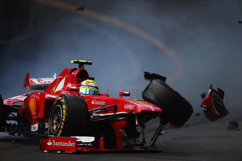 <p>Massa bateu sua Ferrari no terceiro treino livre em M&ocirc;naco</p>