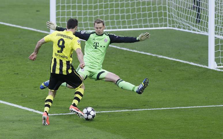 Neuer teve grande atuação no primeiro tempo, evitando gol de Lewandowski